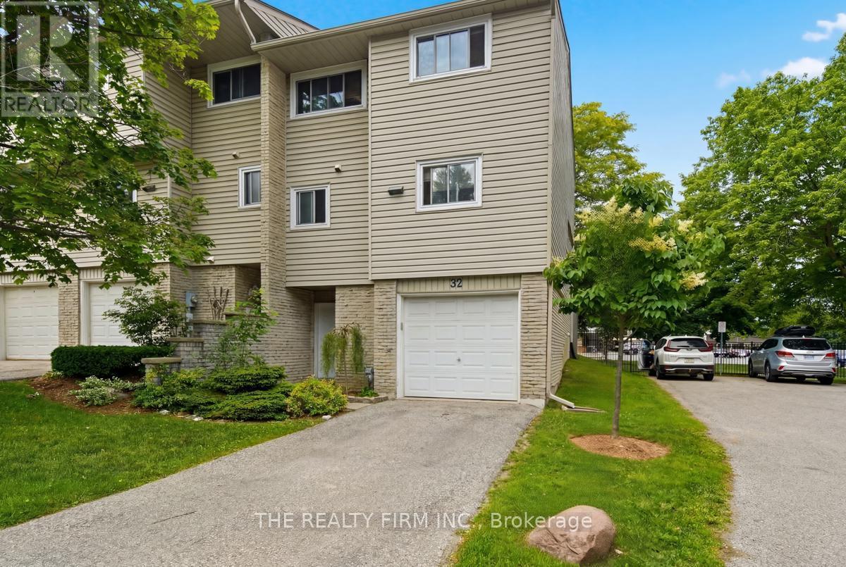 Photo 1 of 34 — 32 - 159 SANDRINGHAM CRESCENT Unit 32, London South (South R), ON N6C5A9