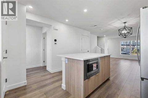 19828 45 Street SE Calgary AB T3M4B6