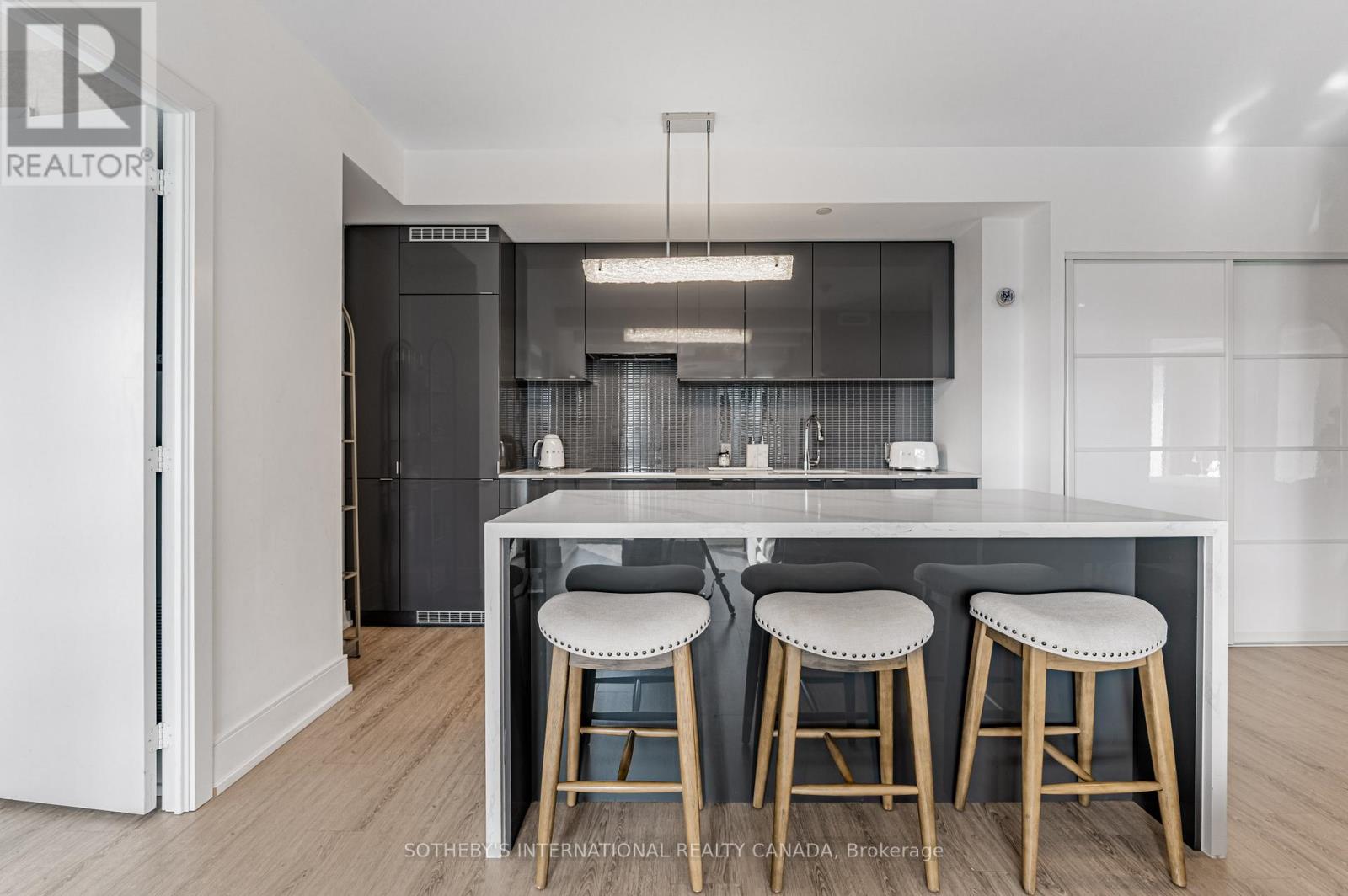 4511 - 7 GRENVILLE STREET