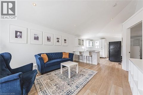 258 WEST 19TH Street Hamilton ON L9C4J4