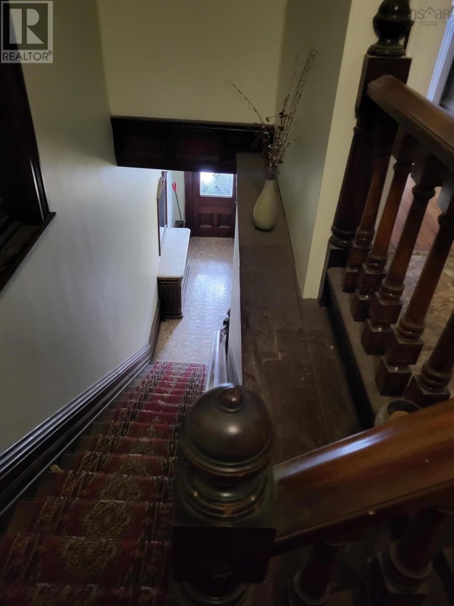 5685 Inglis Street