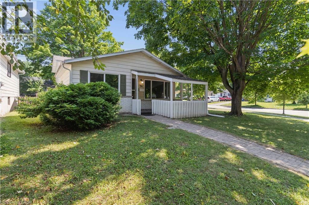 74 HELENE Crescent