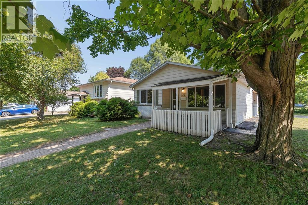 74 HELENE Crescent
