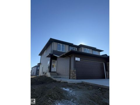 5621 Hawthorn WY SW Edmonton AB T6X3K7