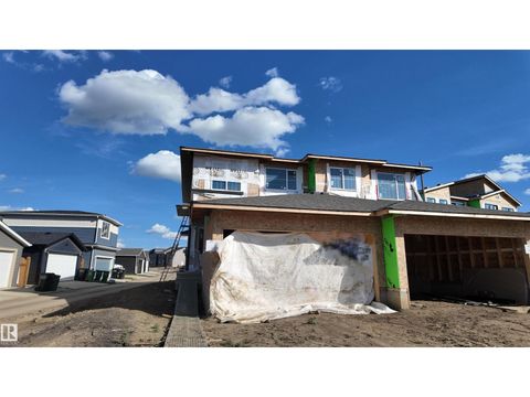5621 Hawthorn WY SW Edmonton AB T4H1X9