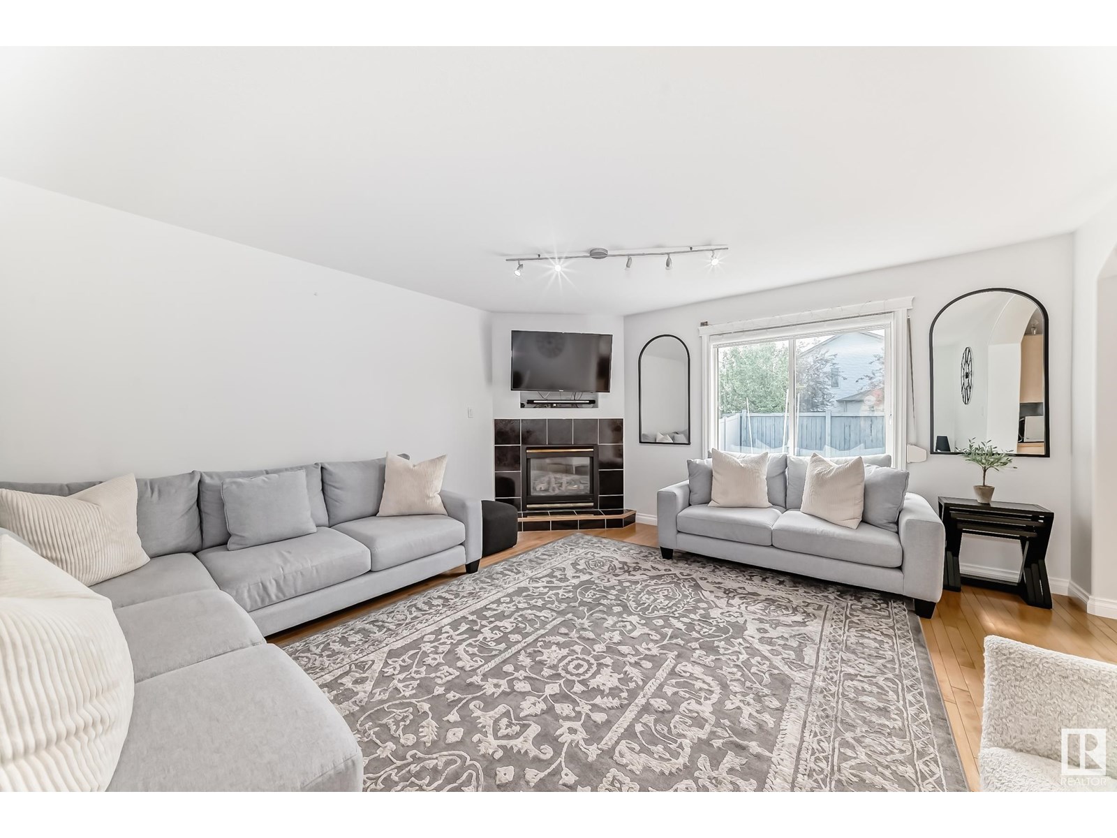 183 Castle DR NW NW