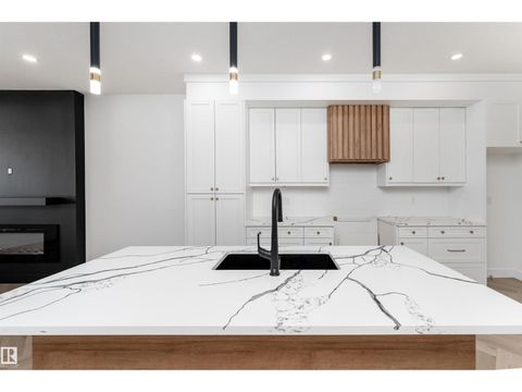 3127 Magpie WY NW Edmonton AB T5S0V3