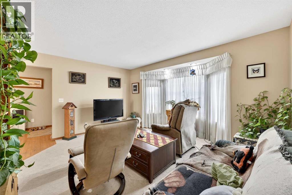 1124 Gleneagles Drive