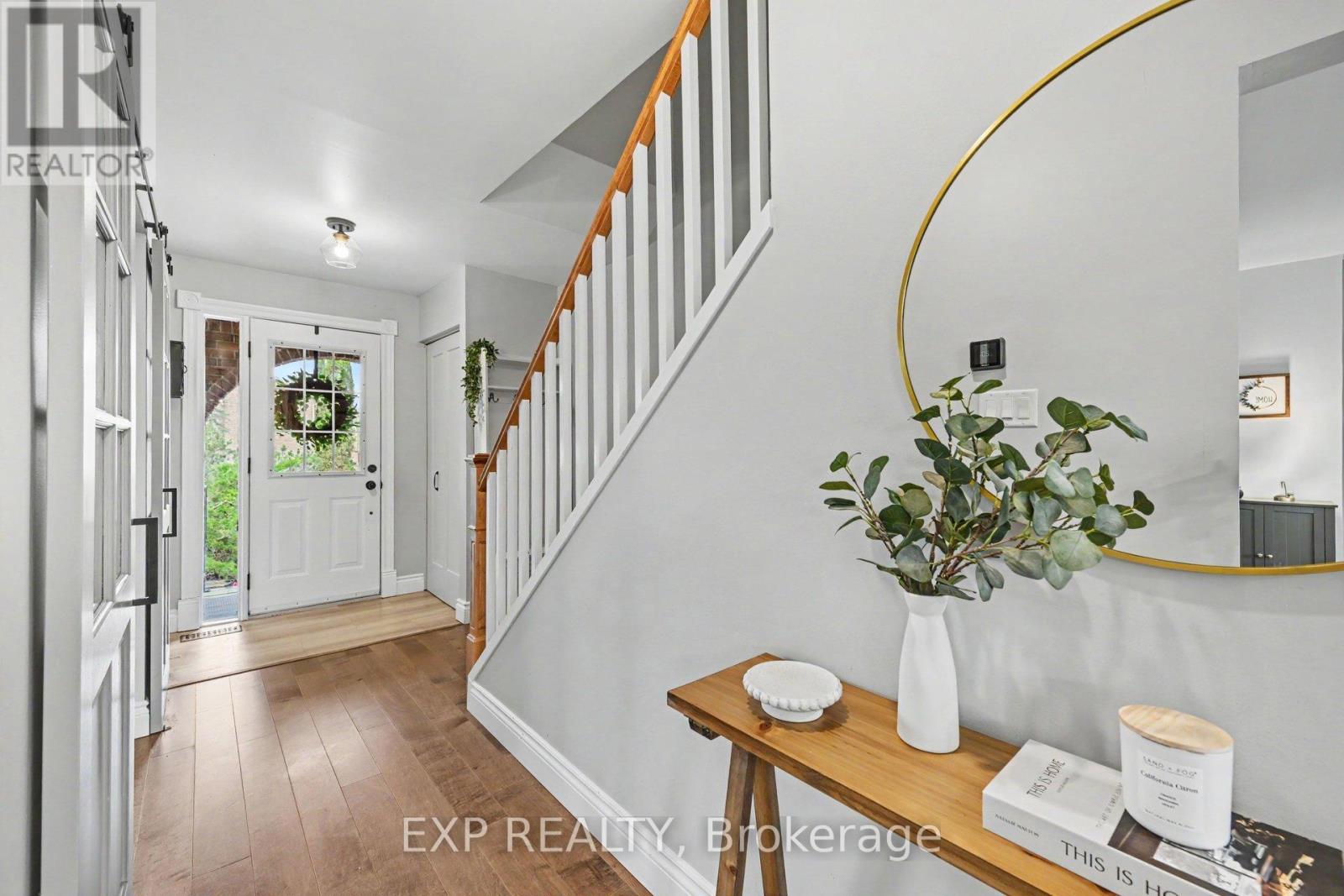 1 LAURA CRESCENT