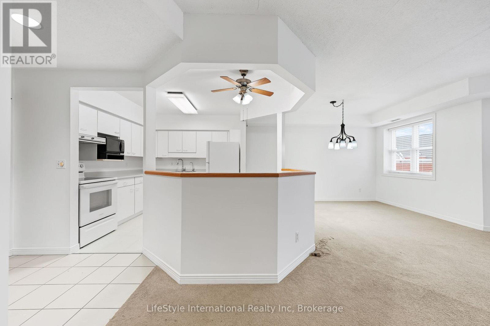 205 - 208 SILVERCREEK PARKWAY N