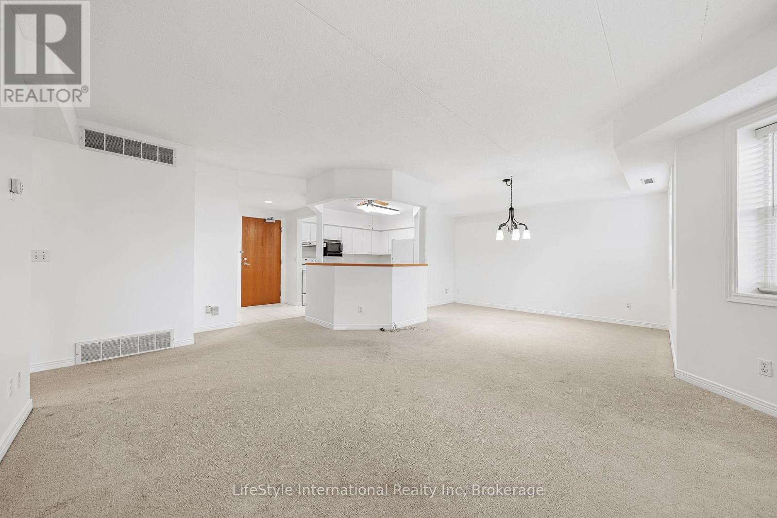 205 - 208 SILVERCREEK PARKWAY N