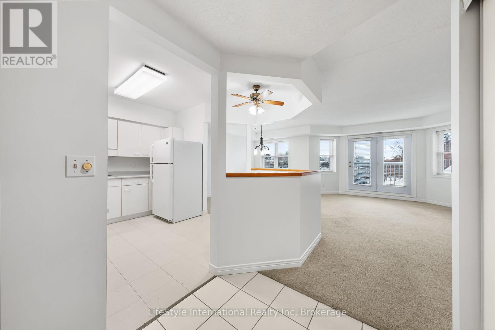 205 - 208 SILVERCREEK PARKWAY N