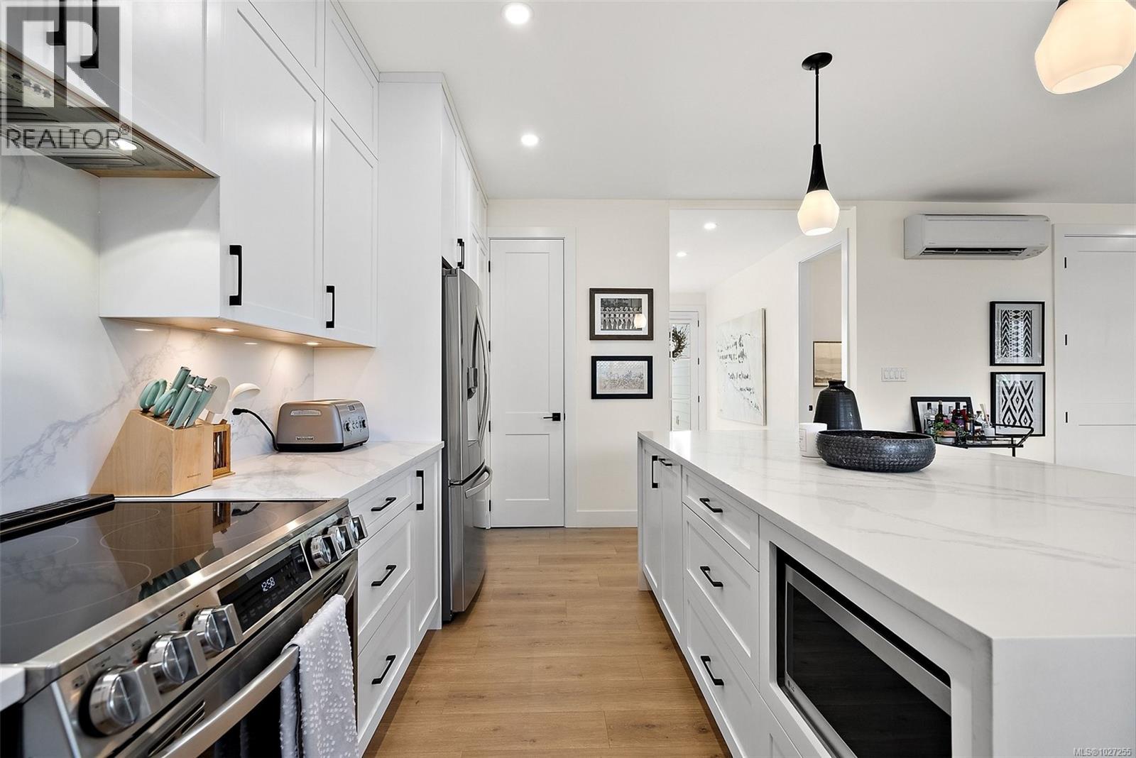 4240 Springridge Cres