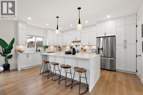 4240 Springridge Cres Saanich BC V8Z4Y8