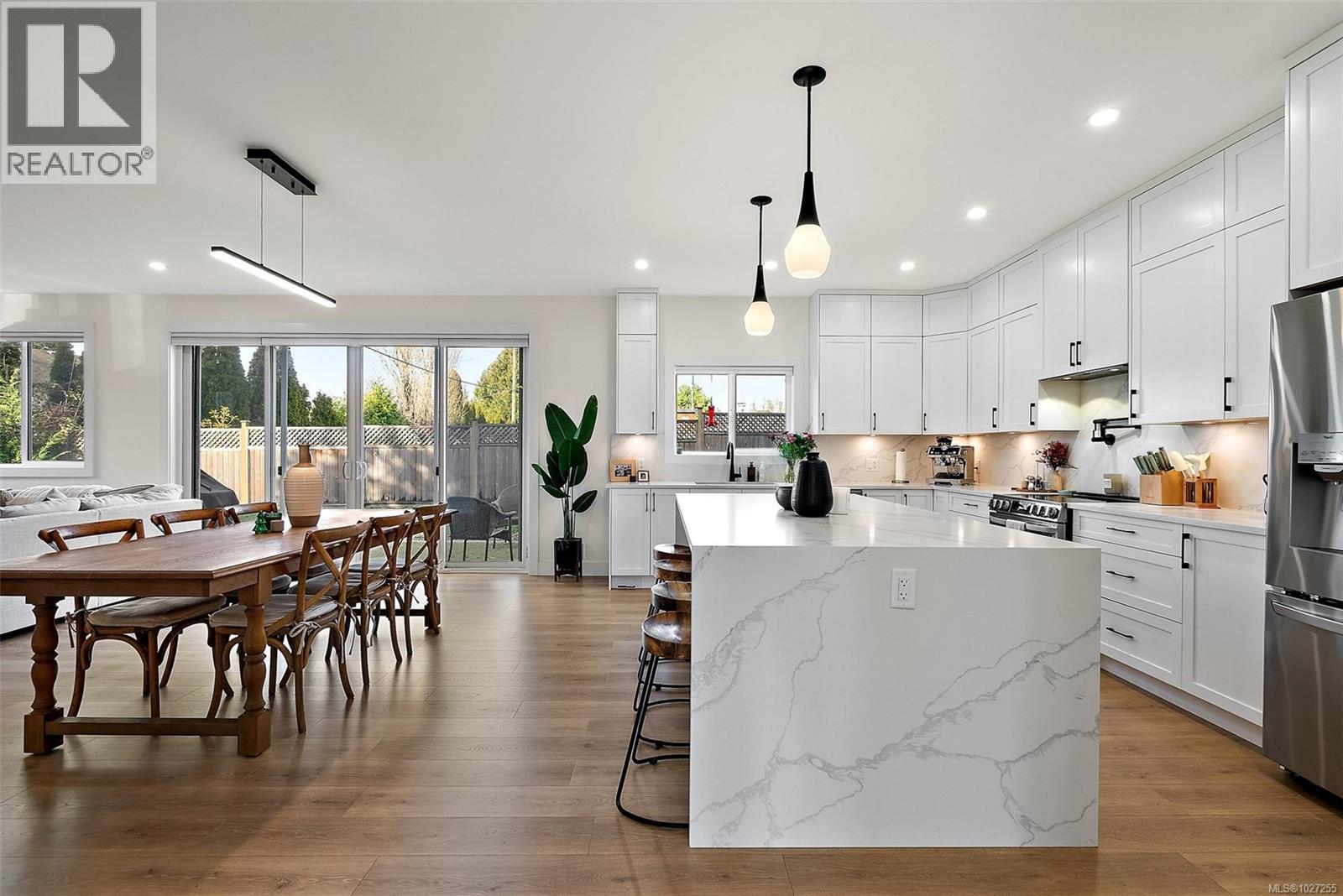 4240 Springridge Cres