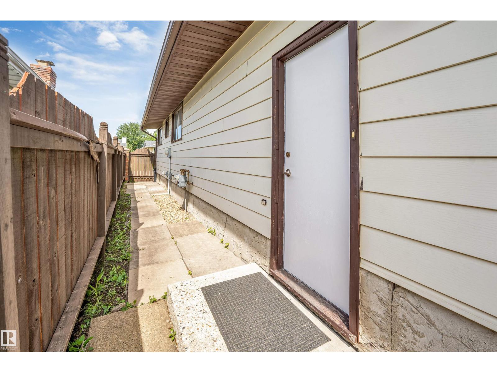 1320 69 ST NW