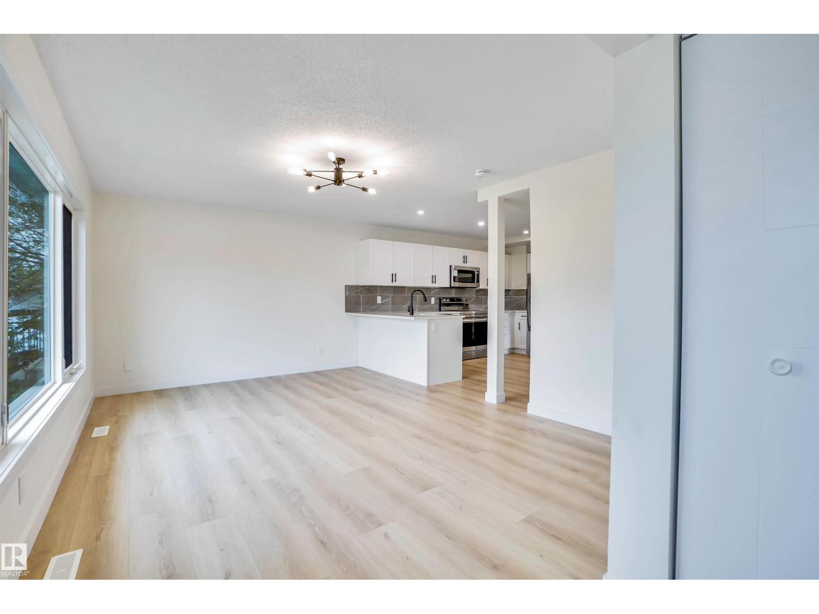 3806 85 ST NW
