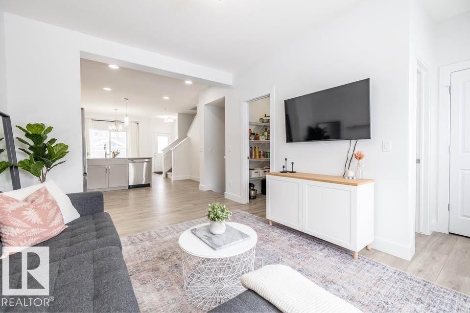 16638 31 AV SW