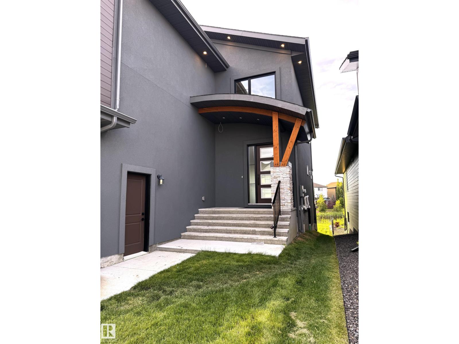 162 EDGEWATER CI