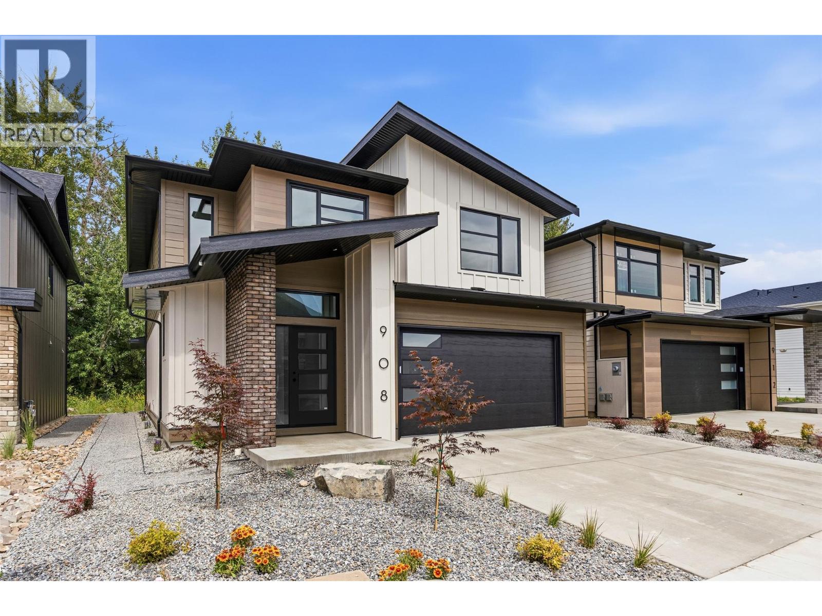 908 Bull Crescent