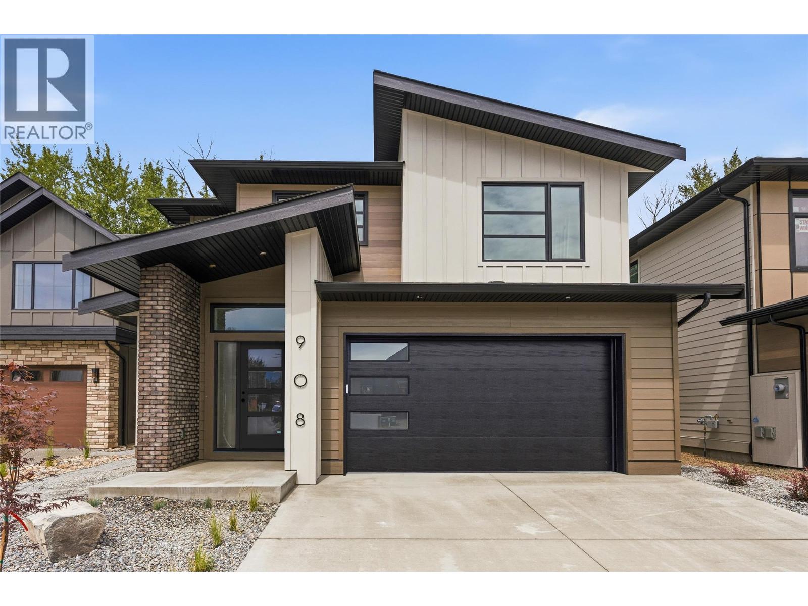 908 Bull Crescent