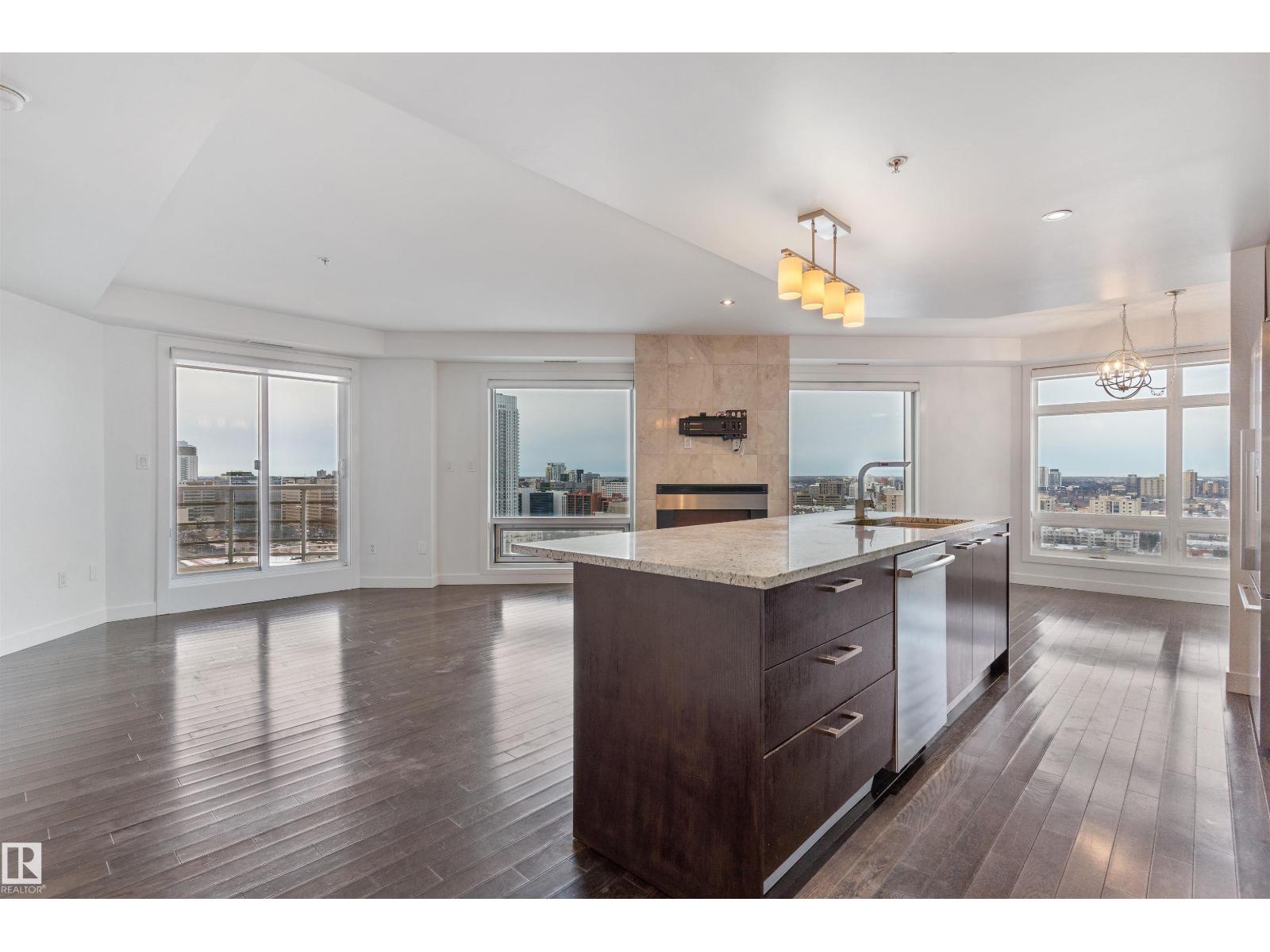 #1901 10388 105 ST NW