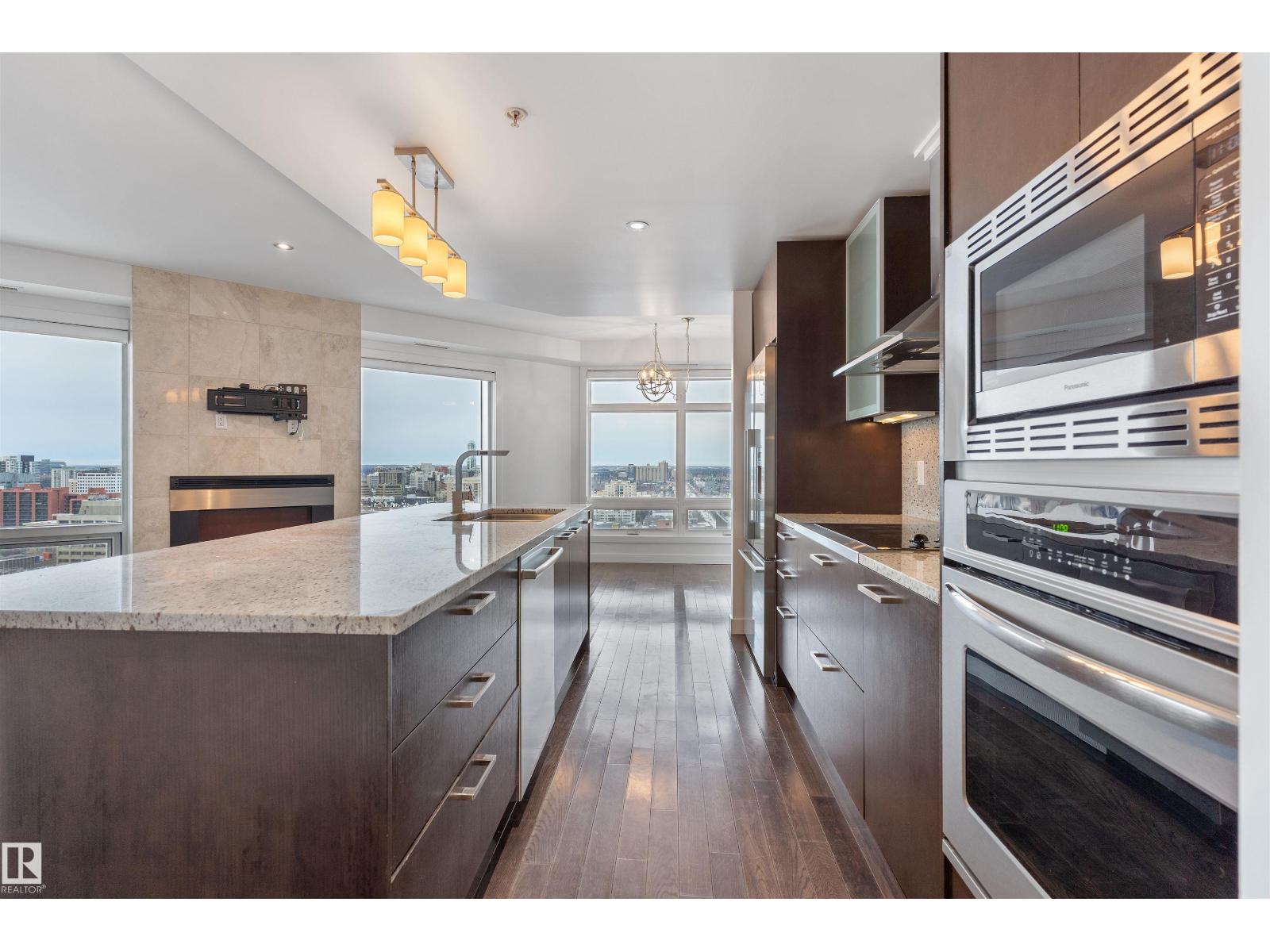 #1901 10388 105 ST NW