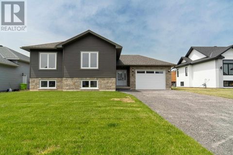 8 Noah DR Sault Ste. Marie ON P6C6E6