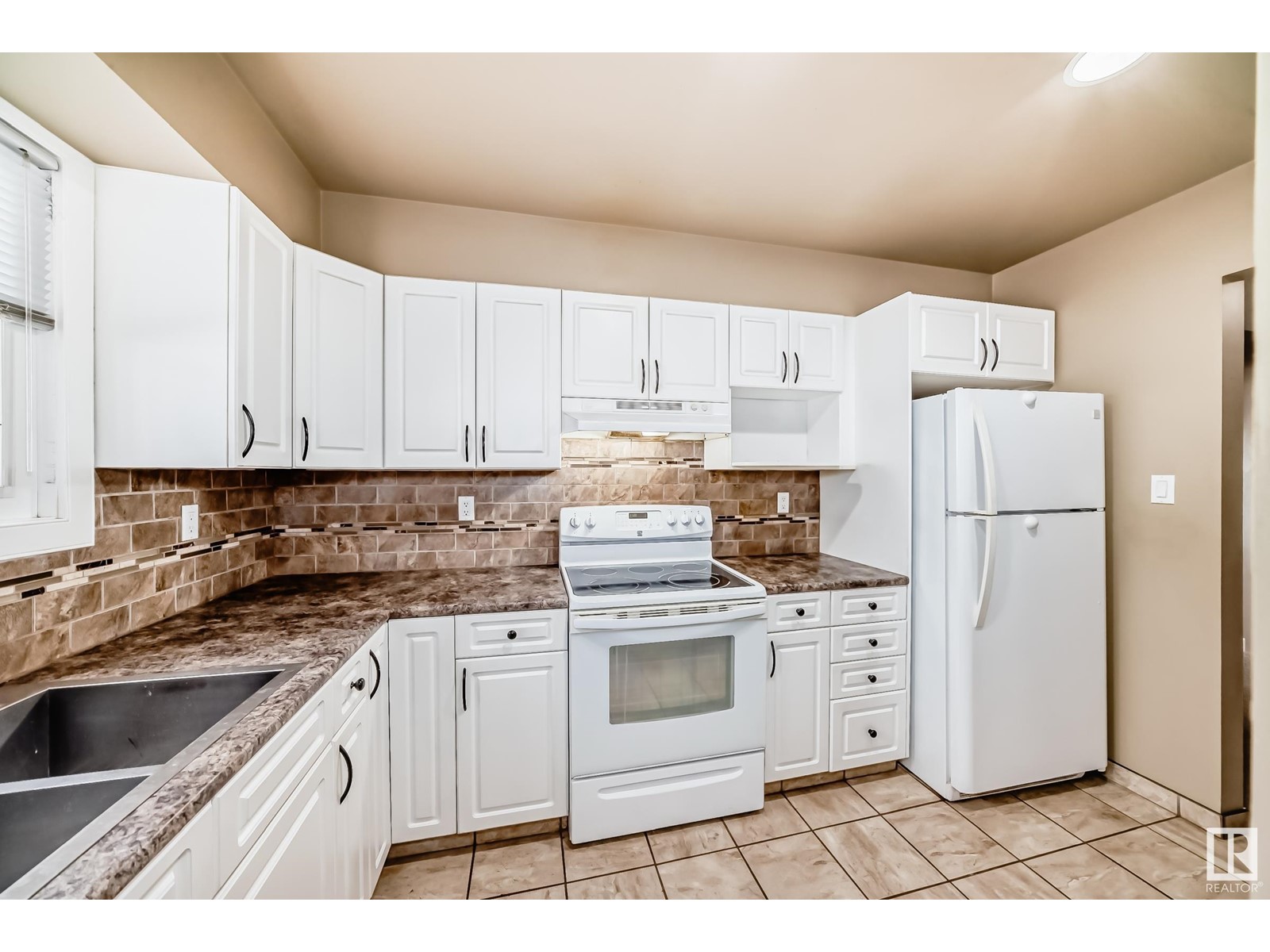#21 1904 48 ST NW