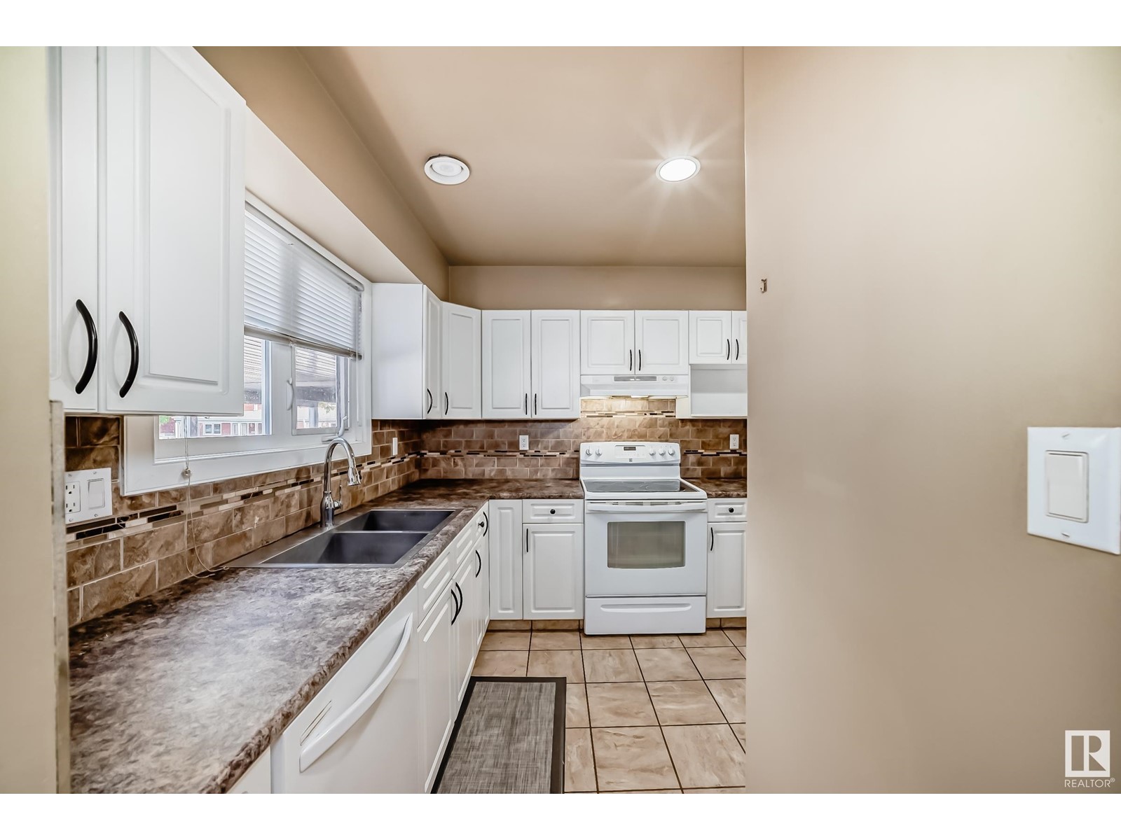 #21 1904 48 ST NW