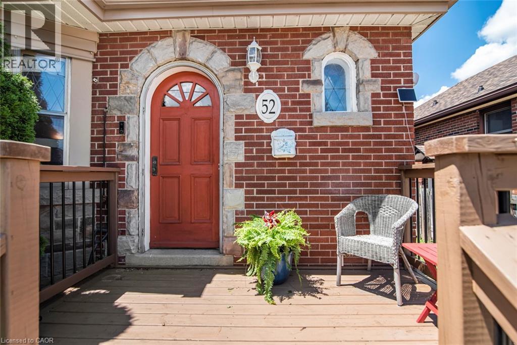 52 CAMERON Avenue S