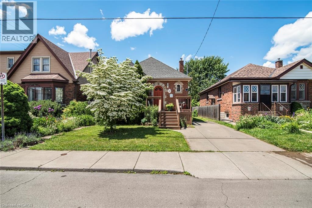 52 CAMERON Avenue S