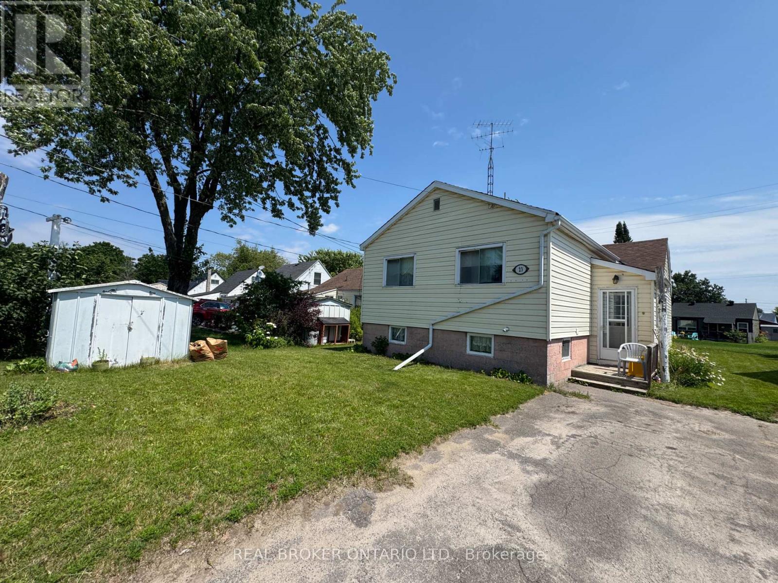 23 CHURCHILL CRESCENT