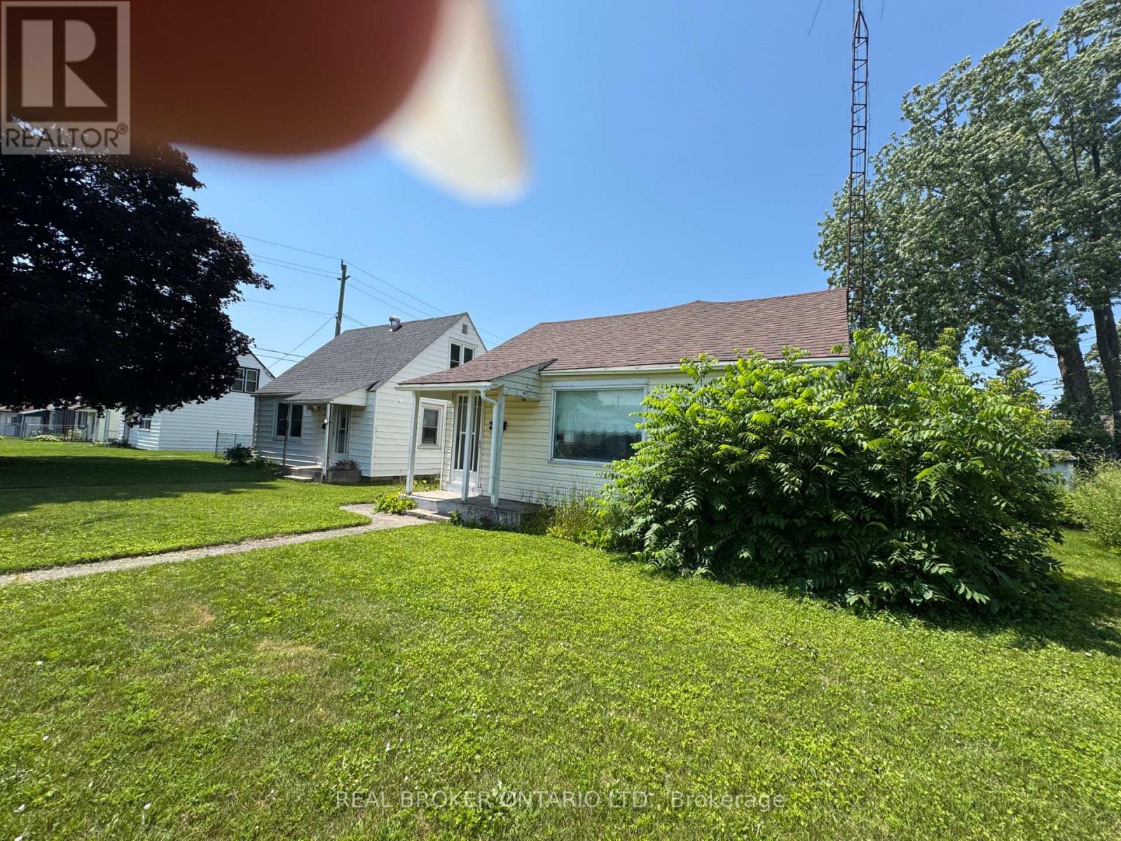 23 CHURCHILL CRESCENT
