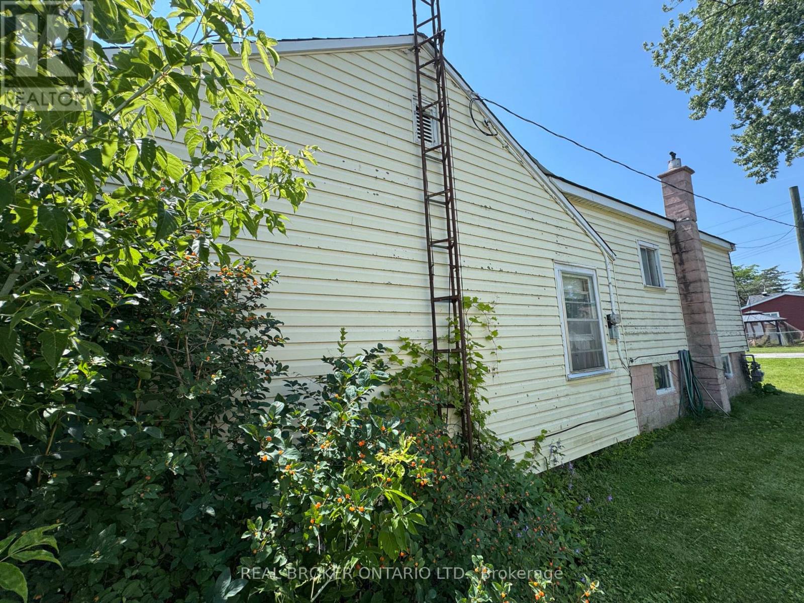 23 CHURCHILL CRESCENT