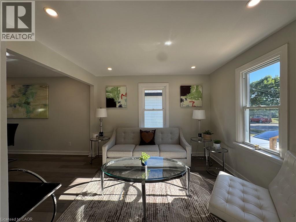 260 WALLACE Avenue S