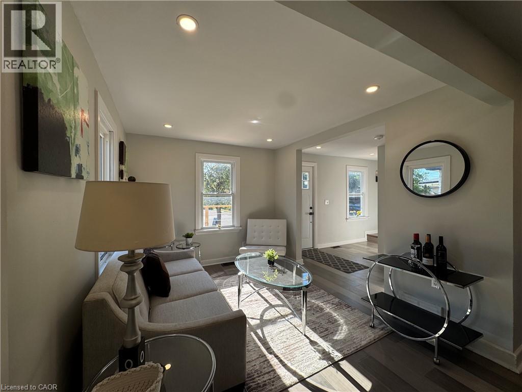 260 WALLACE Avenue S