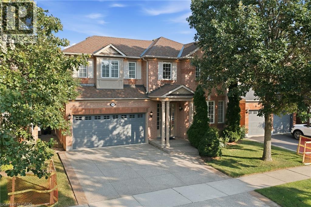 2241 GLAZEBROOK Circle