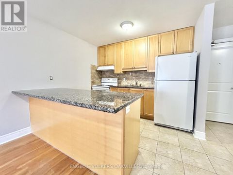 206 - 15 THIRTY THIRD STREET Toronto (Long Branch) ON M8W3G7