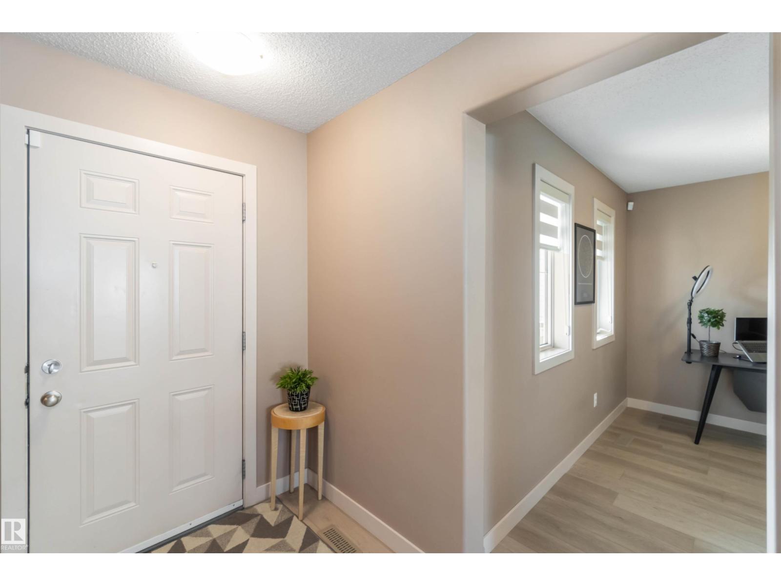 2056 TOWNE CENTRE BV NW