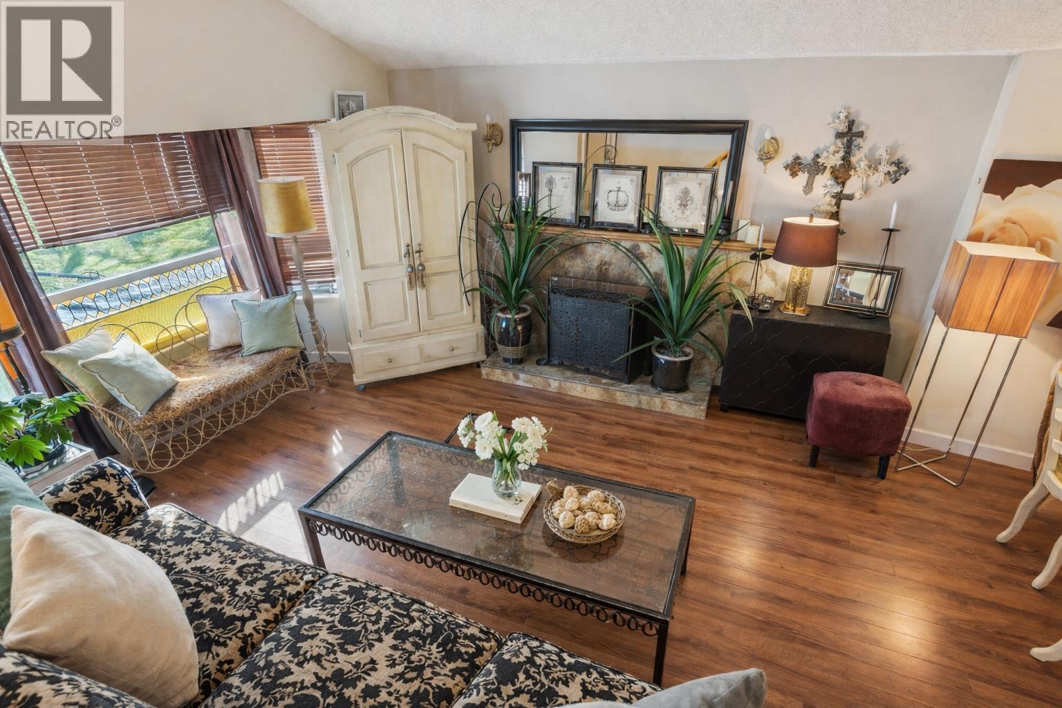 875 PORTEAU PLACE