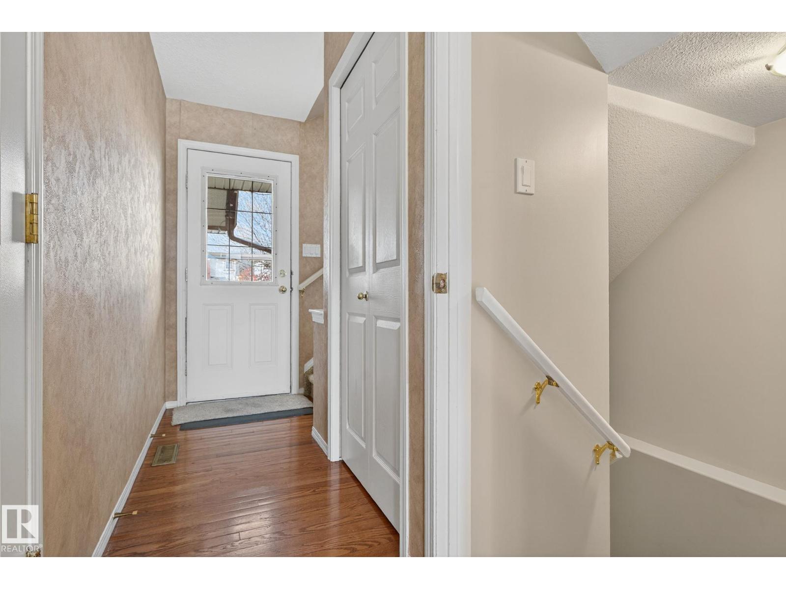 16013 90 ST NW