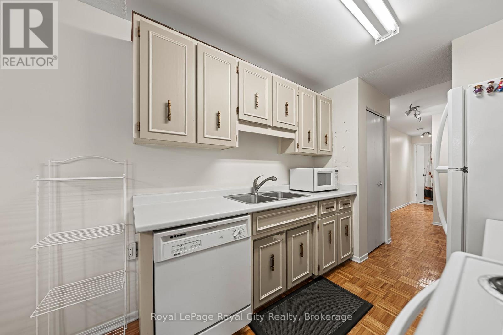 102 - 234 WILLOW ROAD