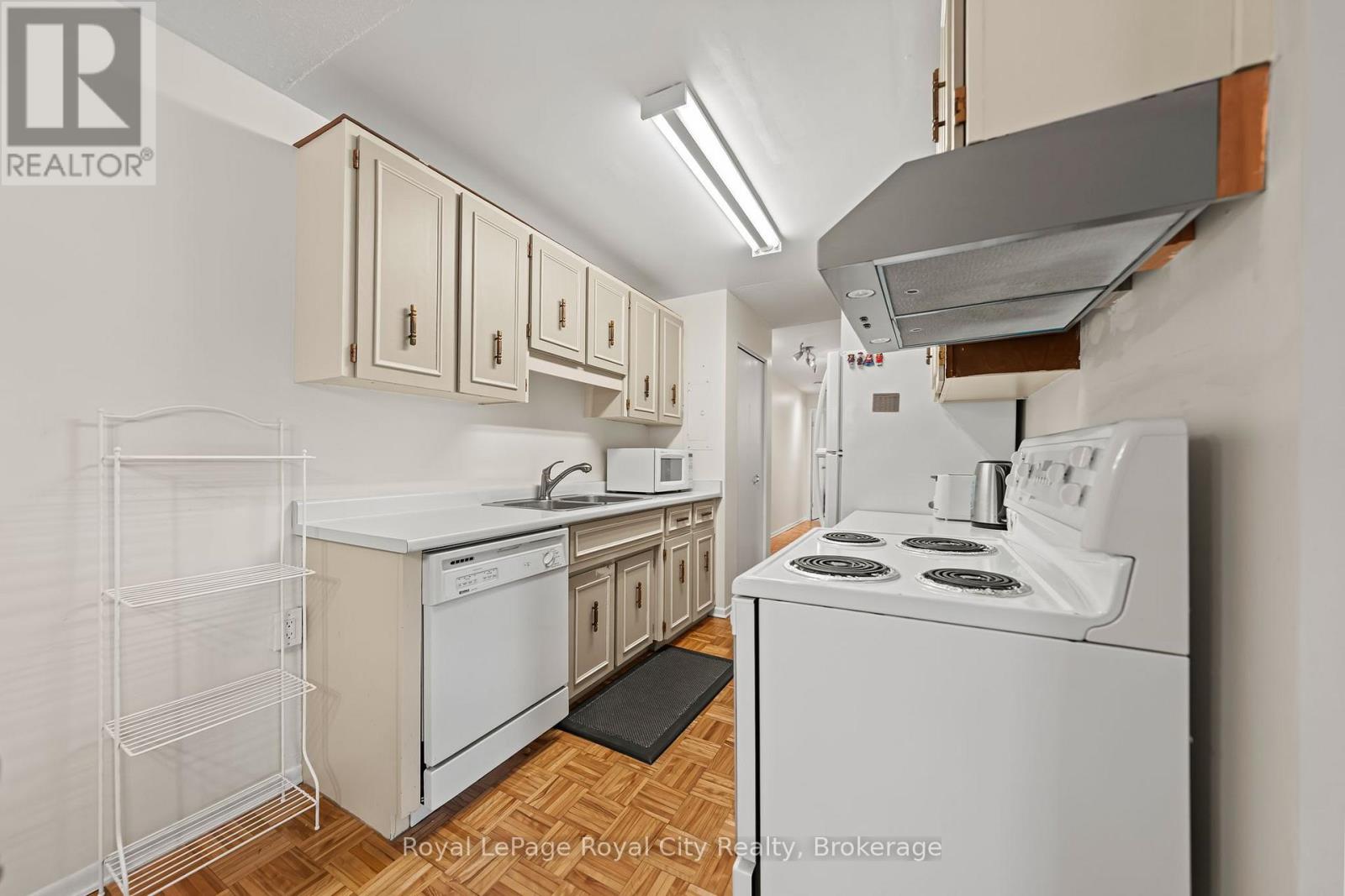 102 - 234 WILLOW ROAD