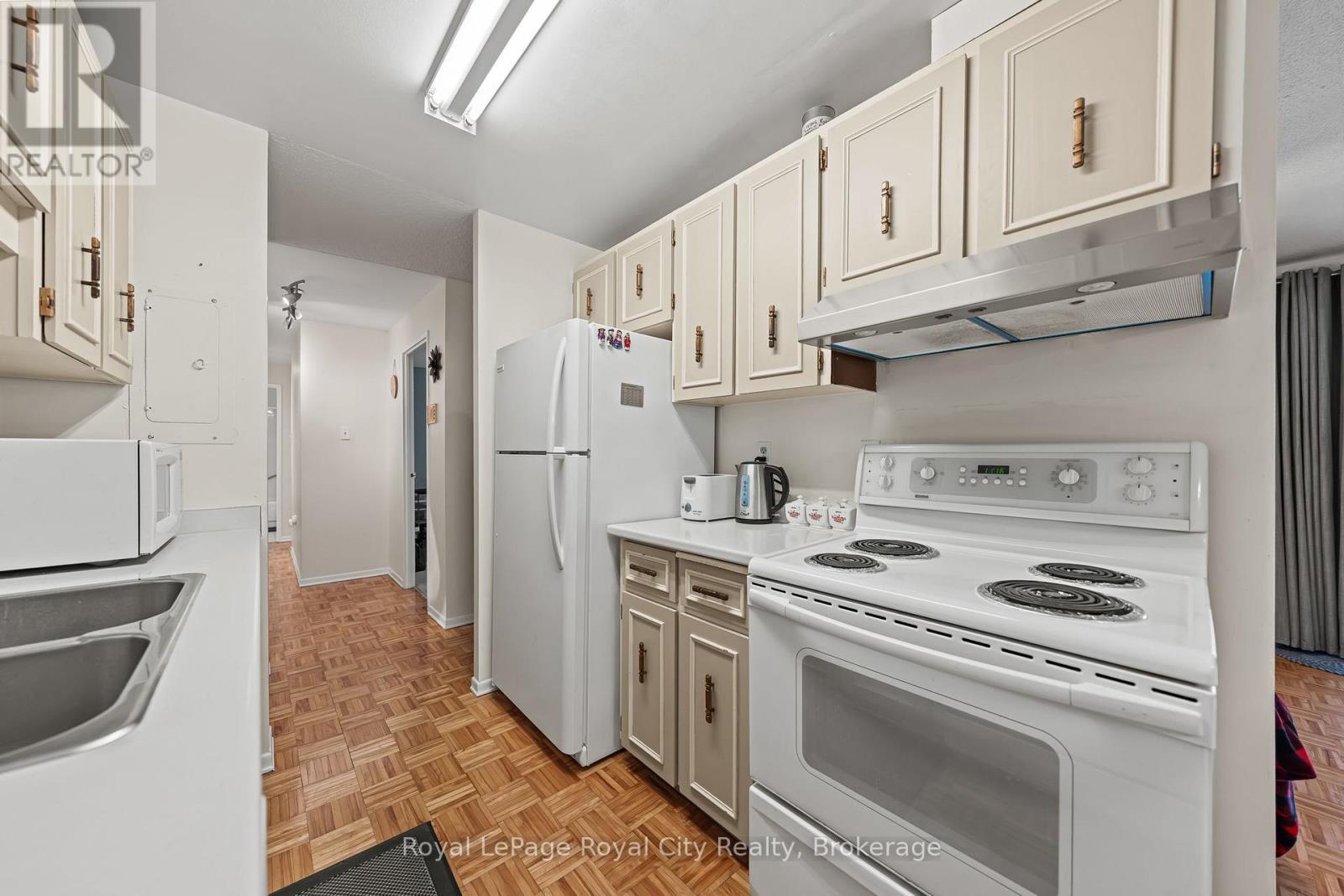102 - 234 WILLOW ROAD