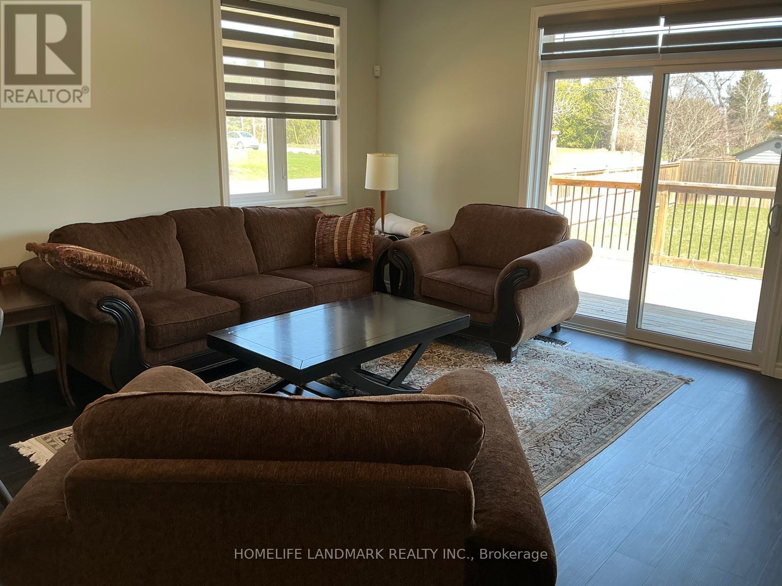 18 LAKEWOOD CRESCENT
