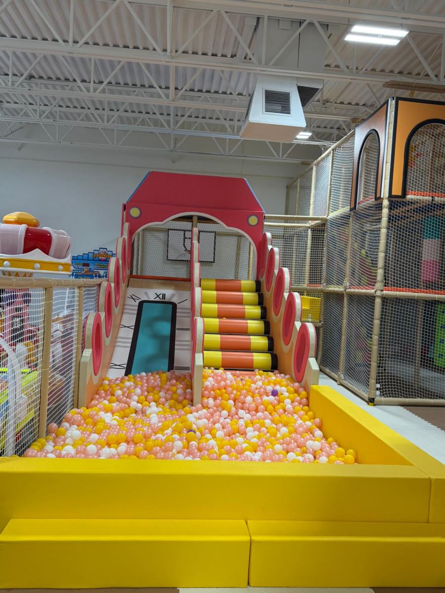 102 & 103 102 & 103, 4812  43a Ave