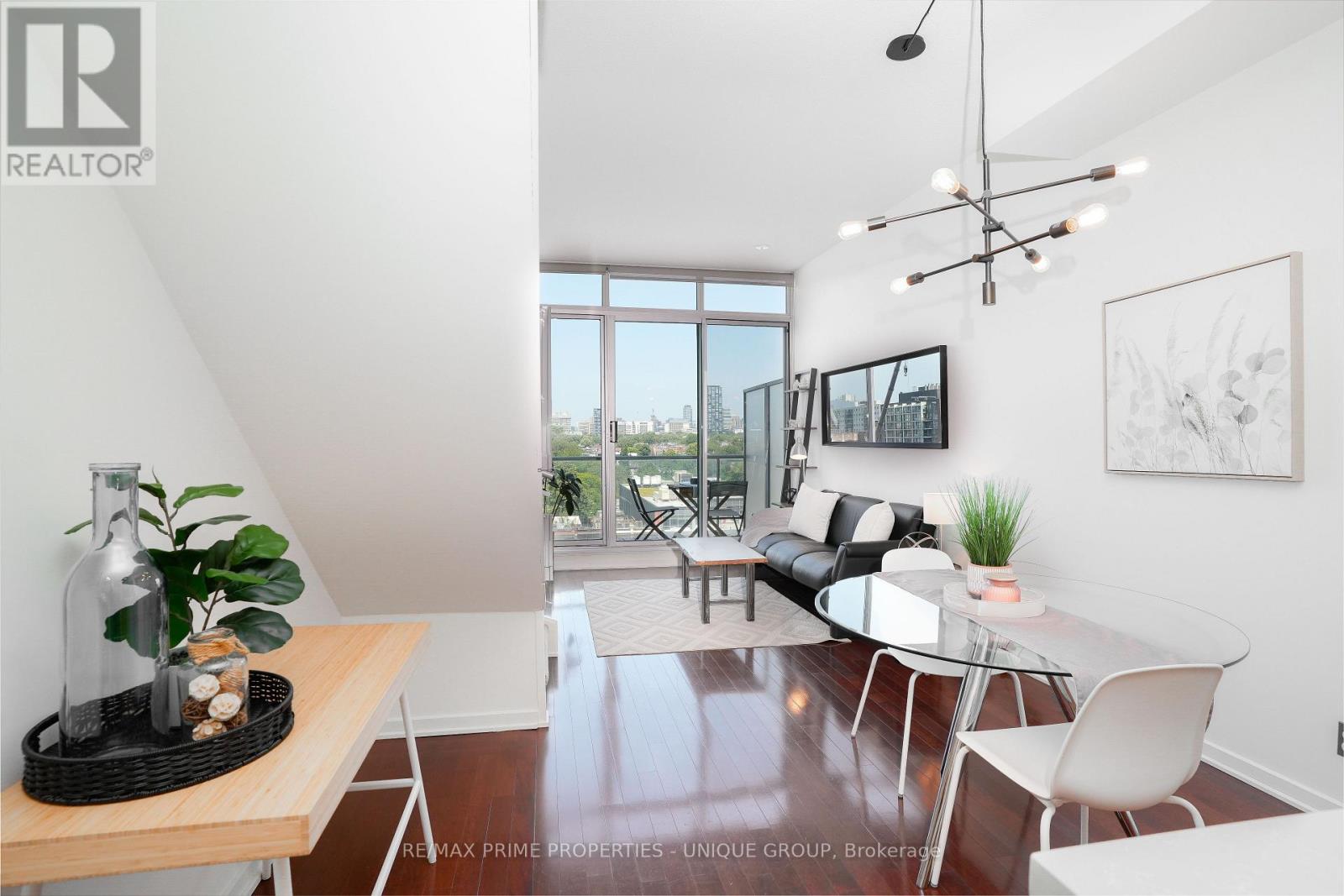 923 - 388 RICHMOND STREET W