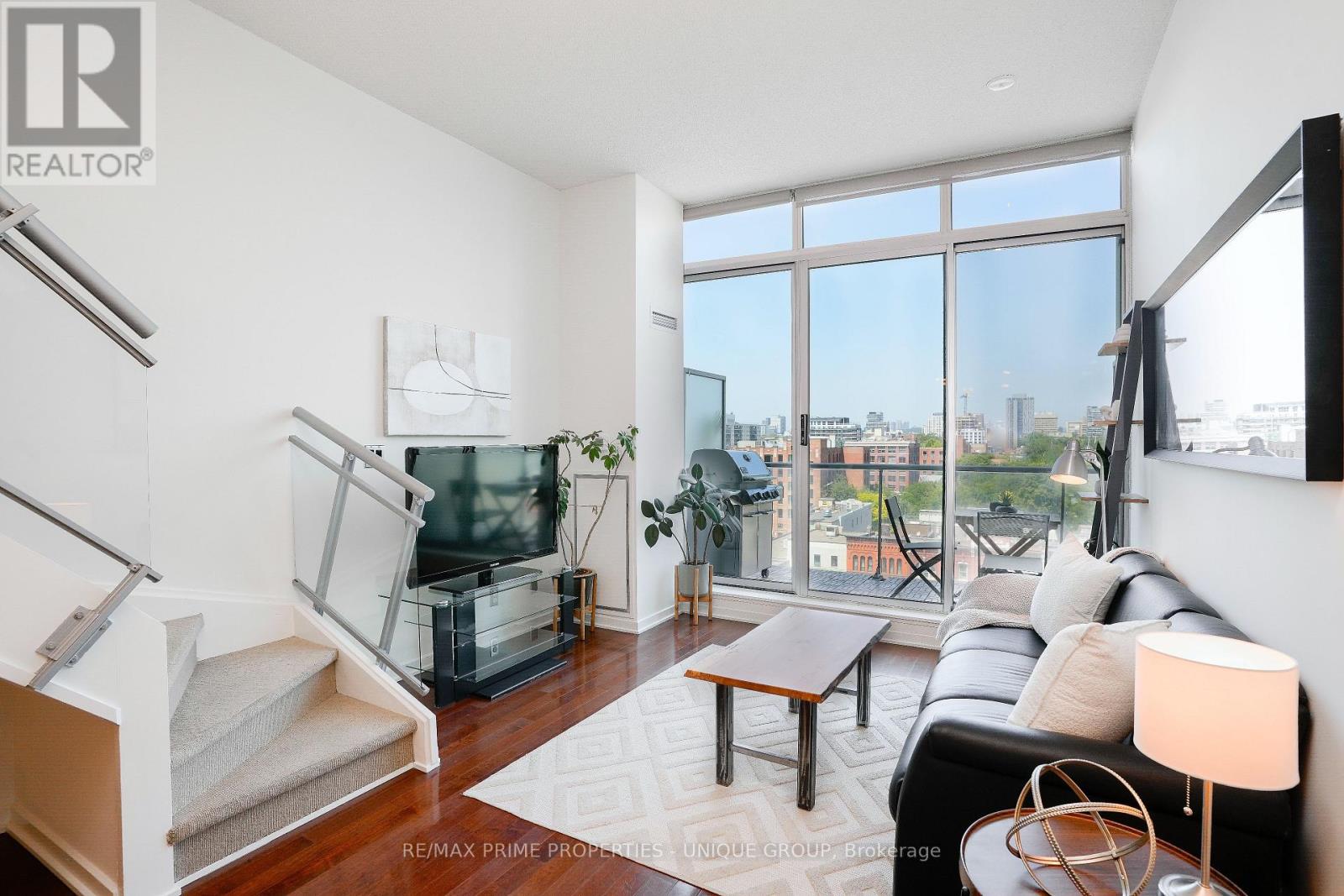 923 - 388 RICHMOND STREET W