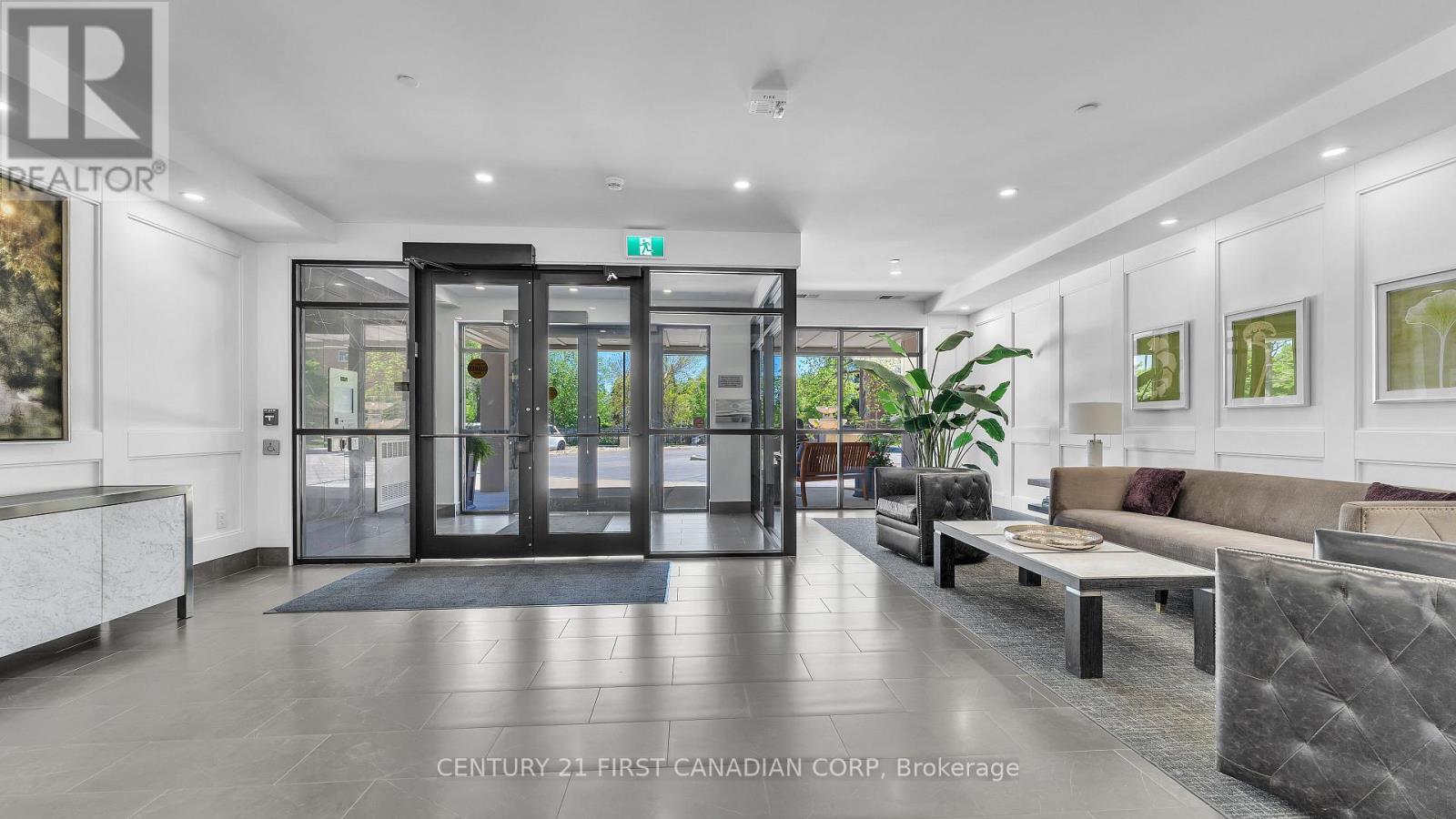 118 - 1200 COMMISSIONERS ROAD W